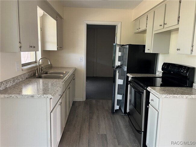 Building Photo - 302 S Jackson St