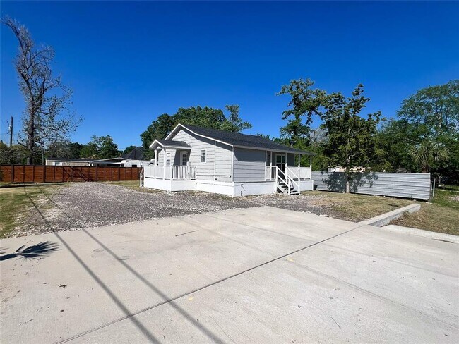 Foto del edificio - 24651 Wayne Rd