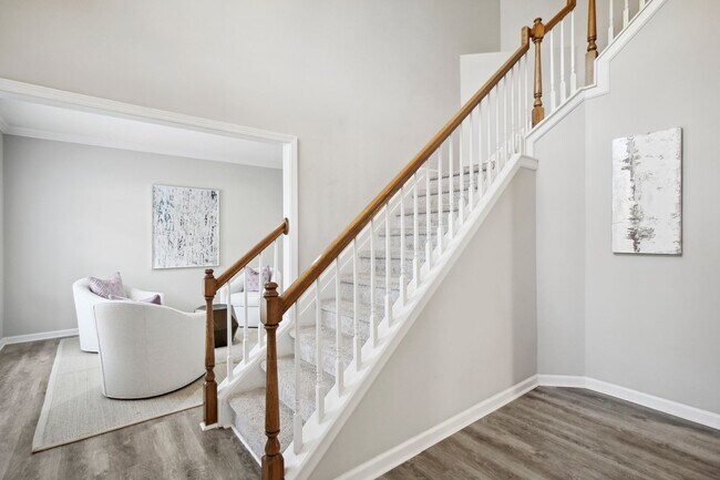 Building Photo - Beautiful 4BR-2.5BA home close to downtown...