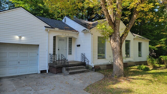 Building Photo - 222 Westover Dr