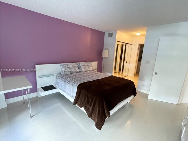 Building Photo - 3600 Mystic Pointe Dr