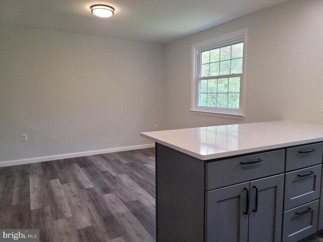 Foto del edificio - 6220 Hillside Rd