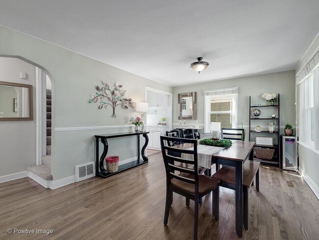 Building Photo - 519 S Williston St