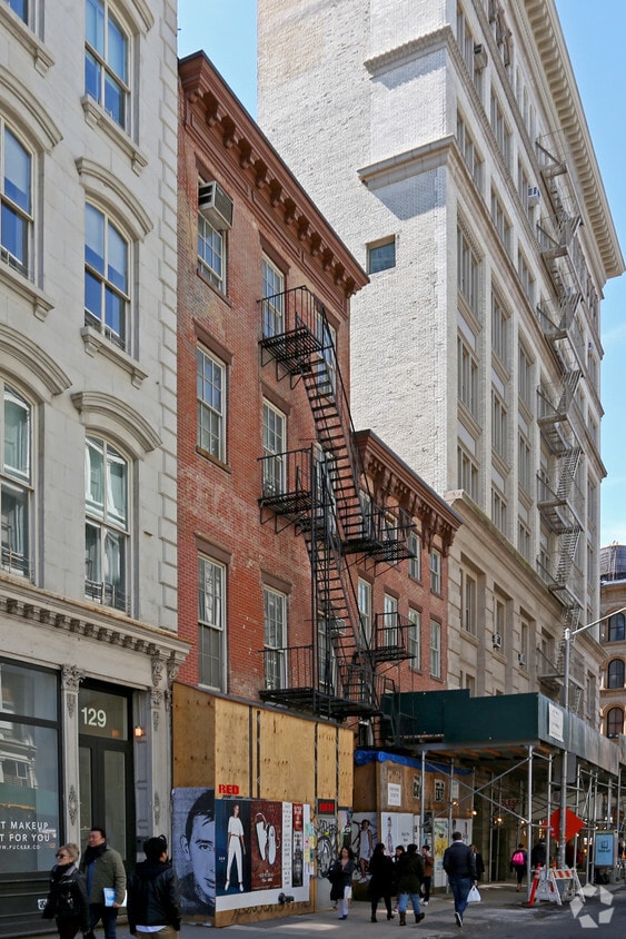 Primary Photo - 127 Grand St