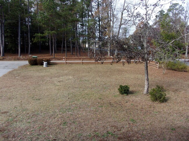Building Photo - Beautiful 3 Bedroom 1 1/2 Bath Brick Ranch...