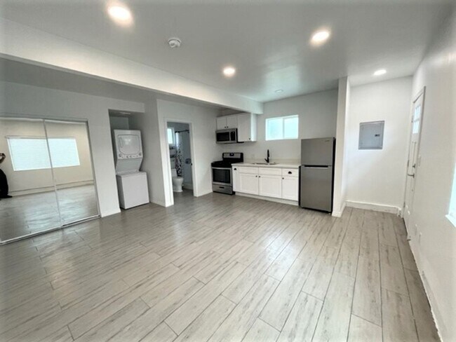 Foto del edificio - WONDERFUL NEWER STUDIO UNIT IN QUIET LONG BEACH NEIGHBORHOOD