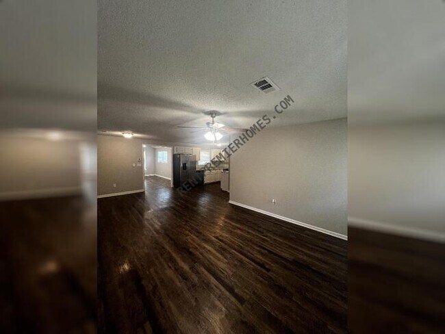 Foto del edificio - 904 Coulter Rd