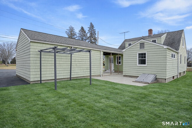 Building Photo - 8 Raleigh Rd