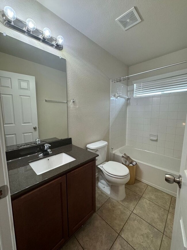 Building Photo - 4 bedroom located in Yowell Ranch!