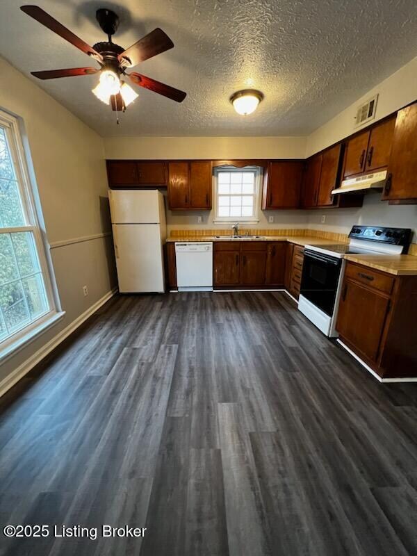 Foto del edificio - 5505 Baywood Dr