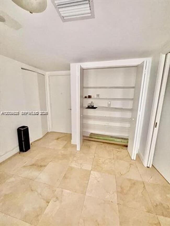 Foto del edificio - 9595 Collins Ave