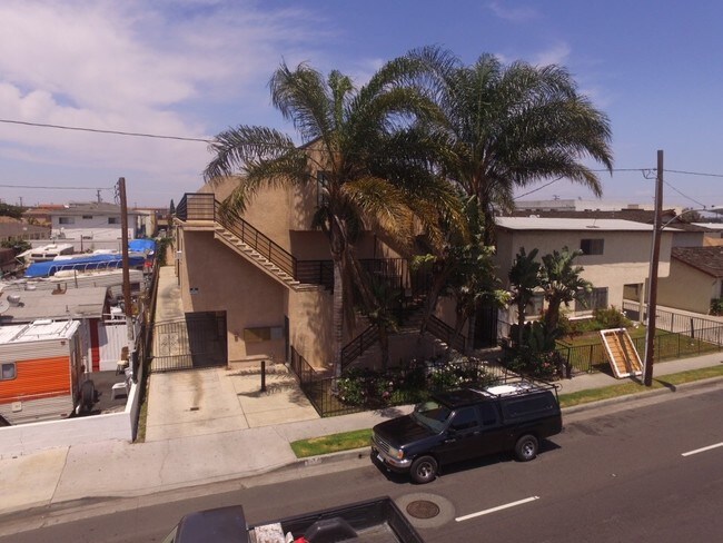Foto del edificio - 4335 W Rosecrans Ave