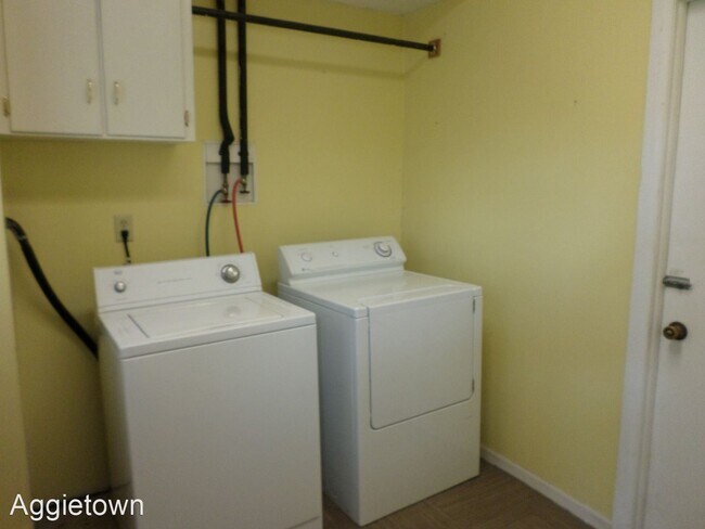 Building Photo - 2 br, 1 bath House - 2404 Stagg Hill Road