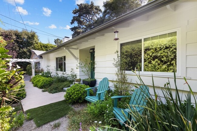 Building Photo - 3286 Mandeville Canyon Rd