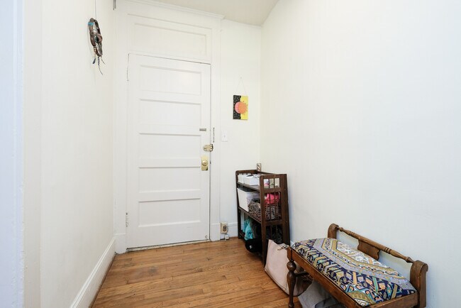 Foto del edificio - 221 Constitution Ave. NW