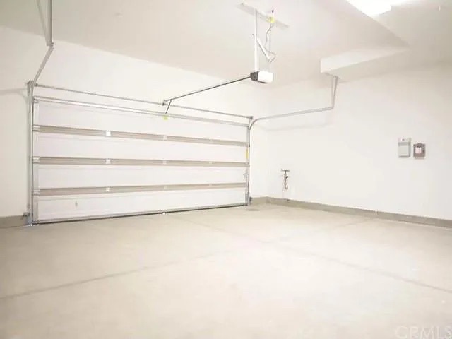 Garage - 11018 Garvey Ave