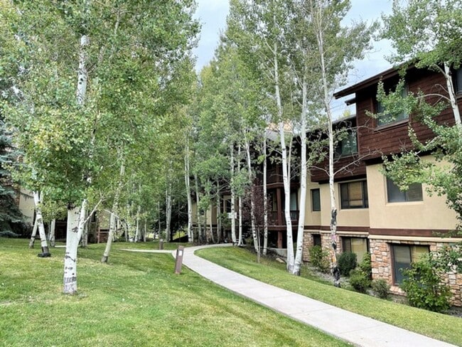 Top Floor Unit in Pinebrook - Top Floor Unit in Pinebrook House