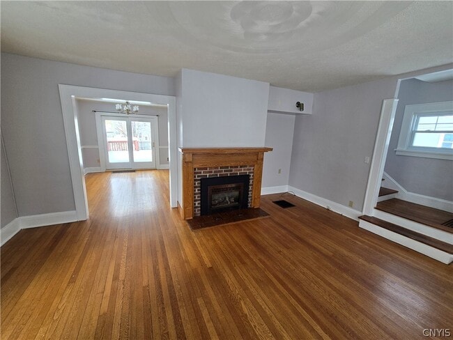 Foto del edificio - 232 Nichols Ave