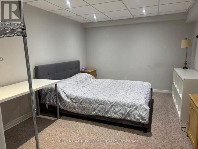 Photo du bâtiment - 52 Loring Crescent