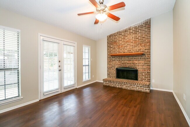 Foto del edificio - 5212 Creek Valley Dr