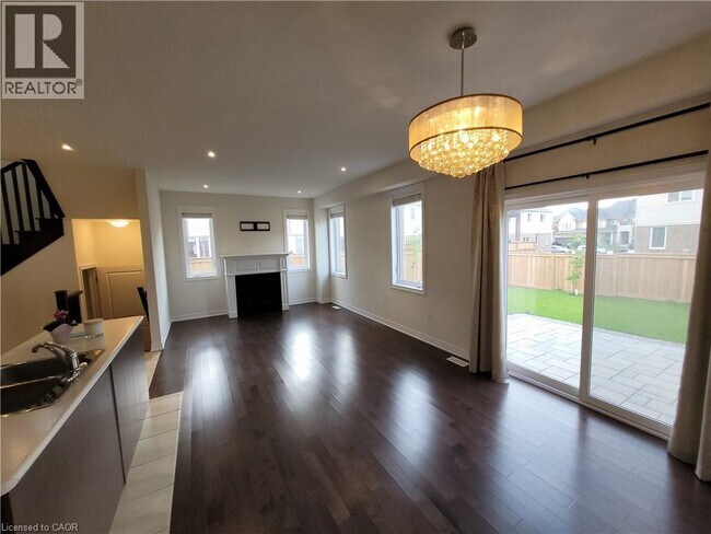 Building Photo - 9 Zinfandel Dr