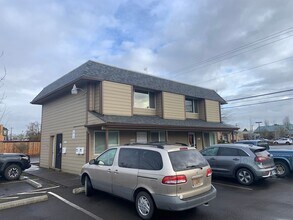 Building Photo - 991 NW Circle Blvd