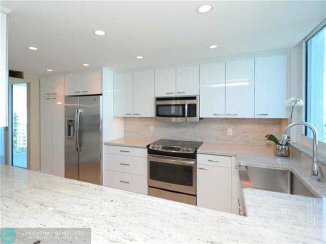 Foto del edificio - 1360 S Ocean Blvd