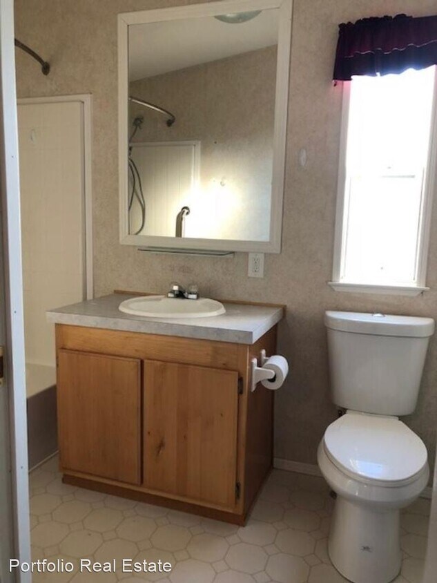 Primary Photo - 2 br, 2 bath House - 10300 Rd H NE