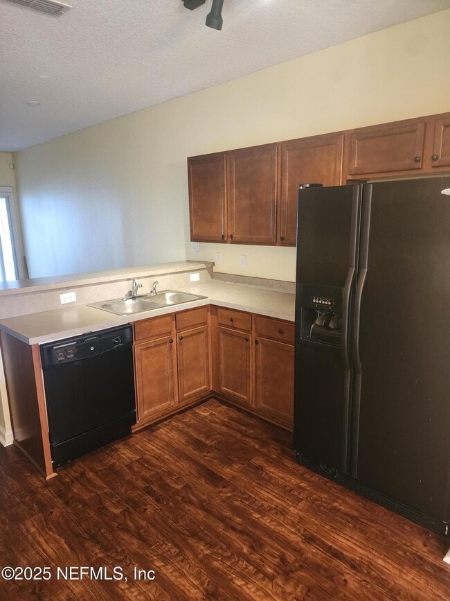 Building Photo - 490 Hopewell Dr