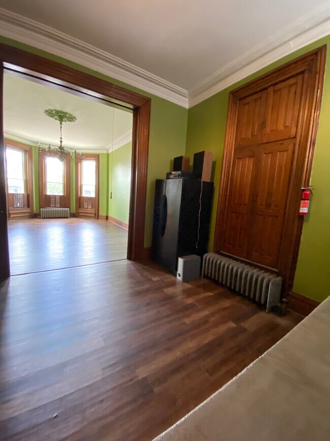 Building Photo - 223 E Main St