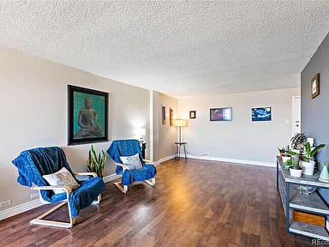 Foto del edificio - 2225 Buchtel Blvd S