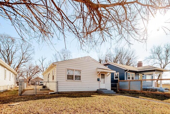 Building Photo - 711 S Keystone Ave