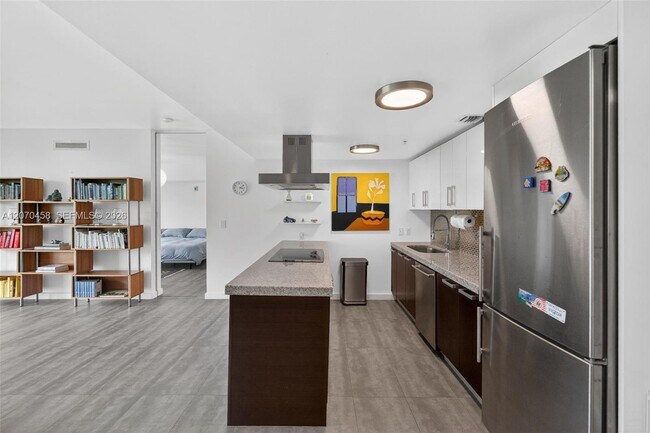 Foto del edificio - 720 NE 62nd St