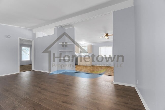 Building Photo - 3 Bedroom 2 Bathroom Home with Off-Street ...