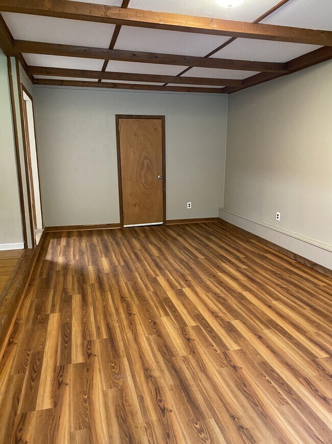 Foto del edificio - 1675 Woodbine Rd