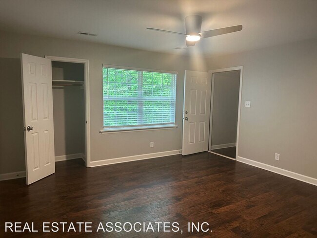 Building Photo - 2 br, 1 bath House - 211 Bridgefield Place...