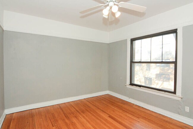 Building Photo - 1859 W Berenice Ave