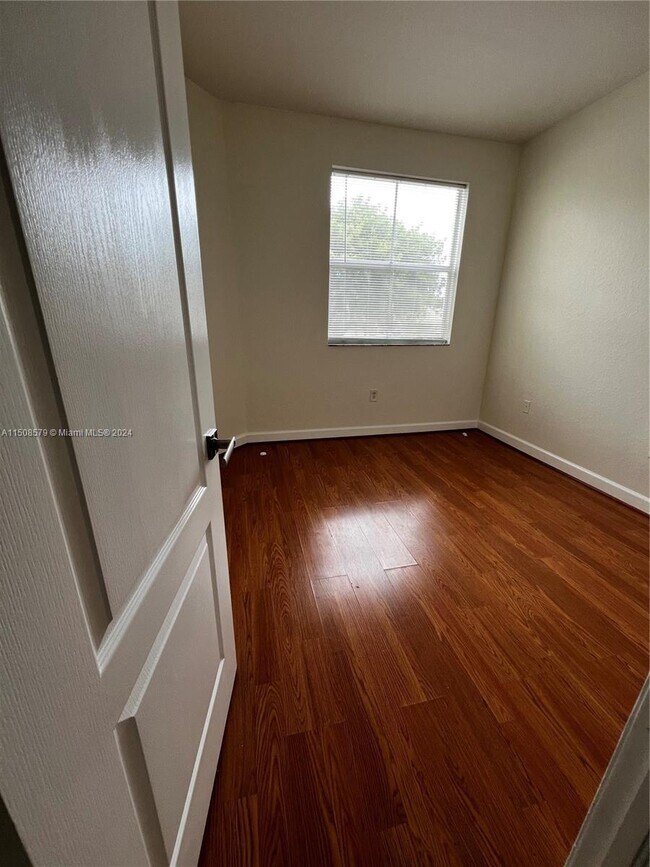Foto del edificio - 1568 SE 26th St