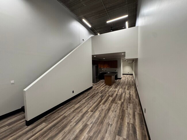 Foto del edificio - 826 W 8th St