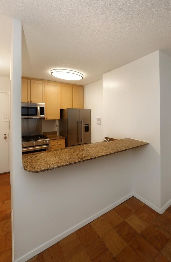 Primary Photo - 111 E 34th St