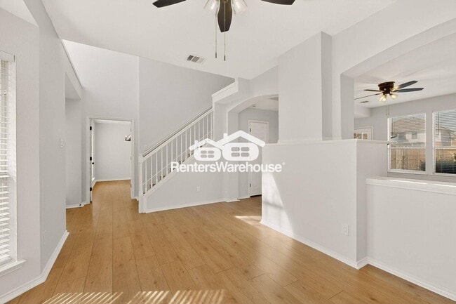 Foto del edificio - 4918 Silverweed Dr