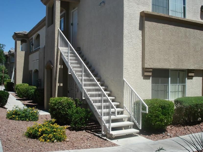 Primary Photo - 3400 Cabana Dr