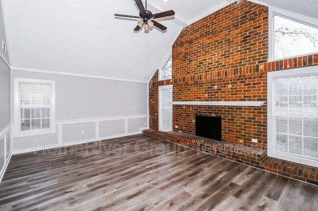Foto del edificio - 8449 Chimneyrock Blvd.