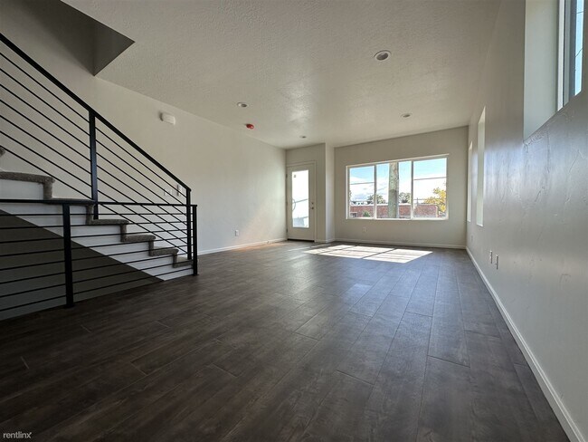 Foto del edificio - 2 br, 2.5 bath Townhome - 1689 South West ...
