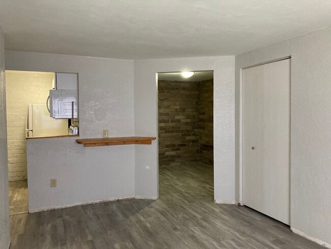 Building Photo - 204 Kellywood Mnr