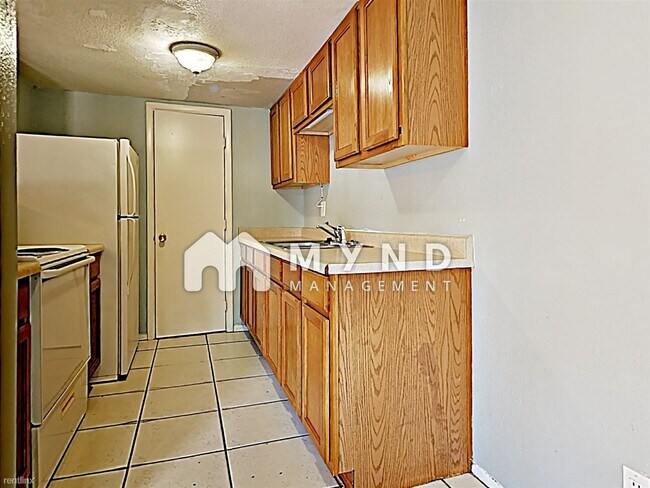 Building Photo - 2 br, 1 bath Townhome - 4617 E Jones Ave