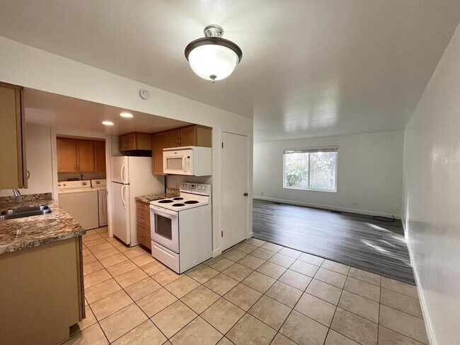 Foto del edificio - 1402 Spring Ln