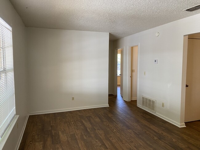 Building Photo - 3025 Bernice St