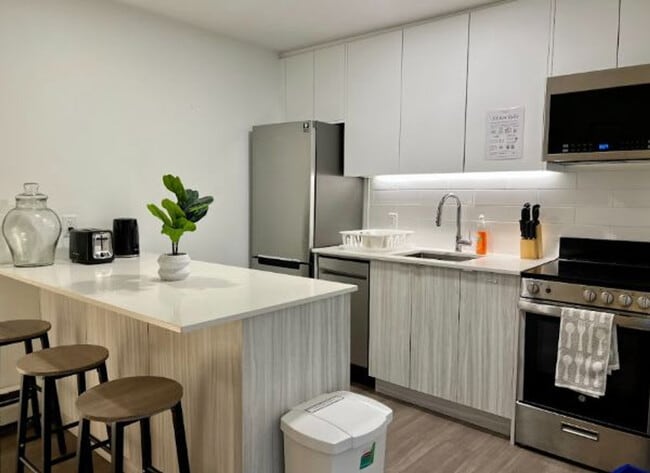 Photo du bâtiment - 4655 Main St