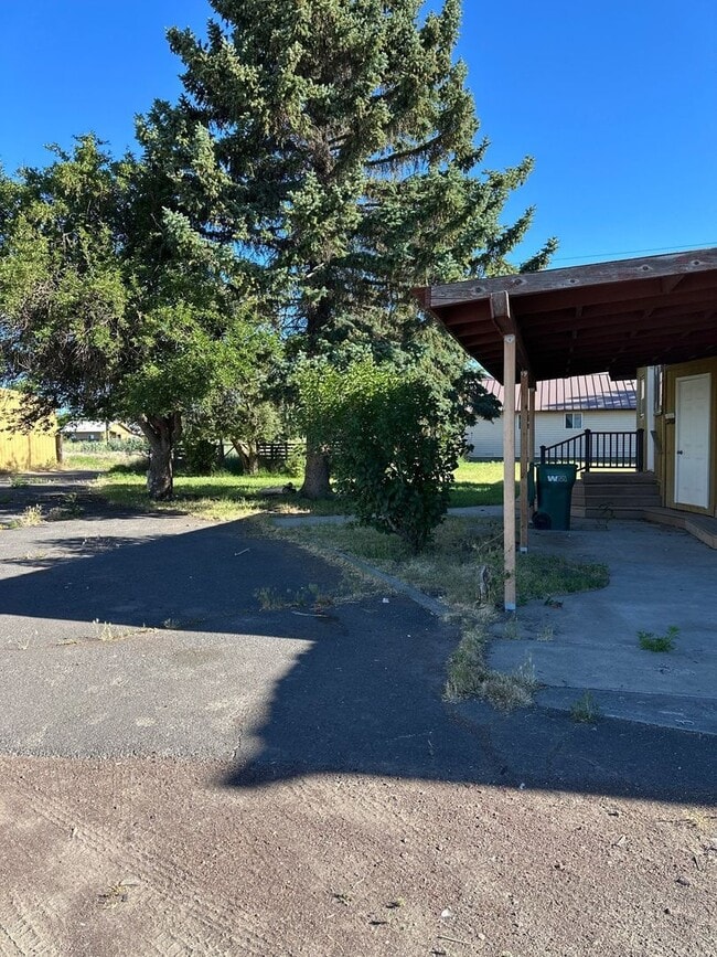 Building Photo - 2309 S Malin Rd